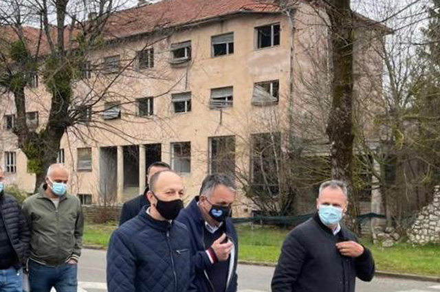Posjet Osiku u sjeni devastiranog i neobnovljenog i privatiziranog hotela Velebit                                                                                                                                                                         